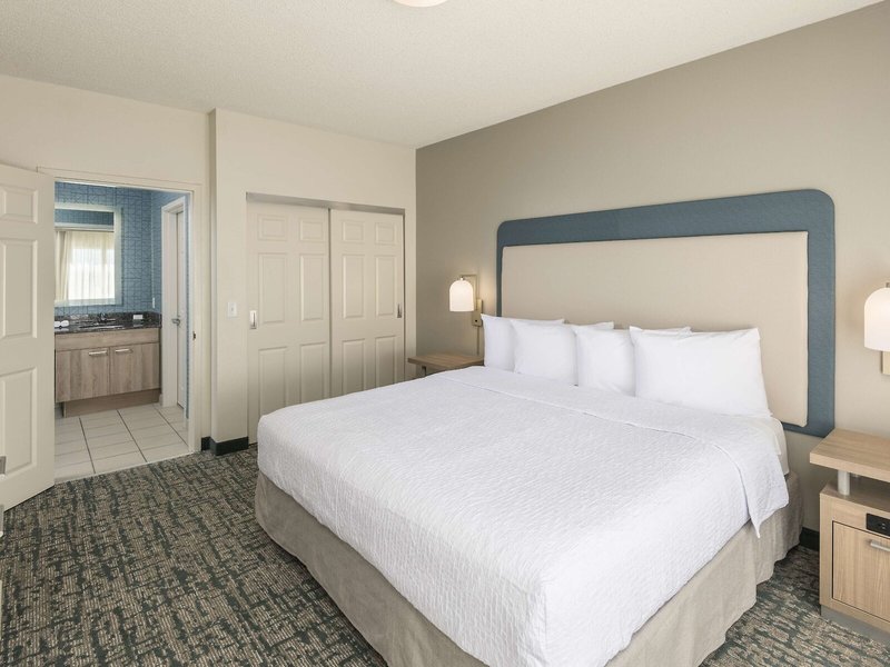 Homewood Suites Miami Airport / Blue Lagoon 43