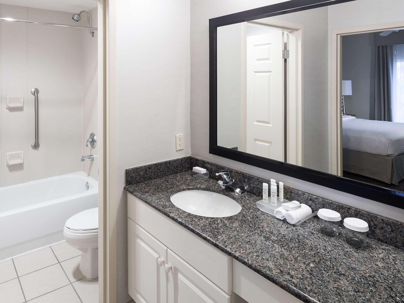 Homewood Suites Miami Airport / Blue Lagoon 50