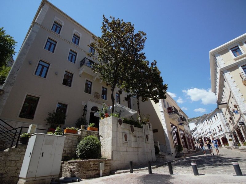 Hotel Argjiro 4