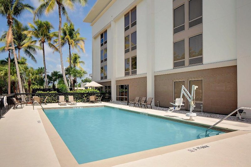 Hampton Inn Central Naples 7