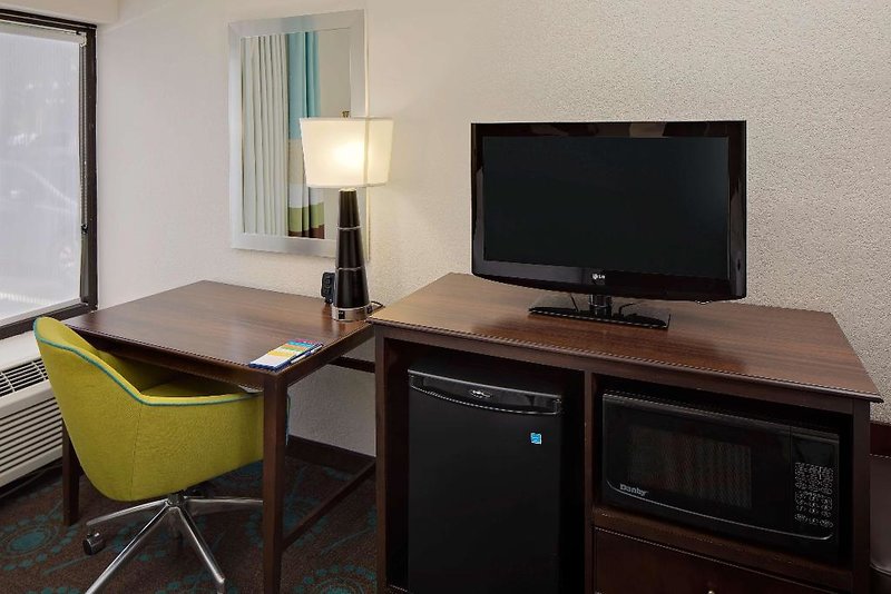 Hampton Inn Central Naples 9
