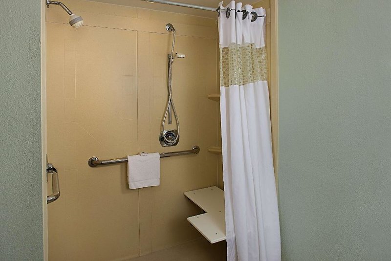 Hampton Inn Central Naples 11