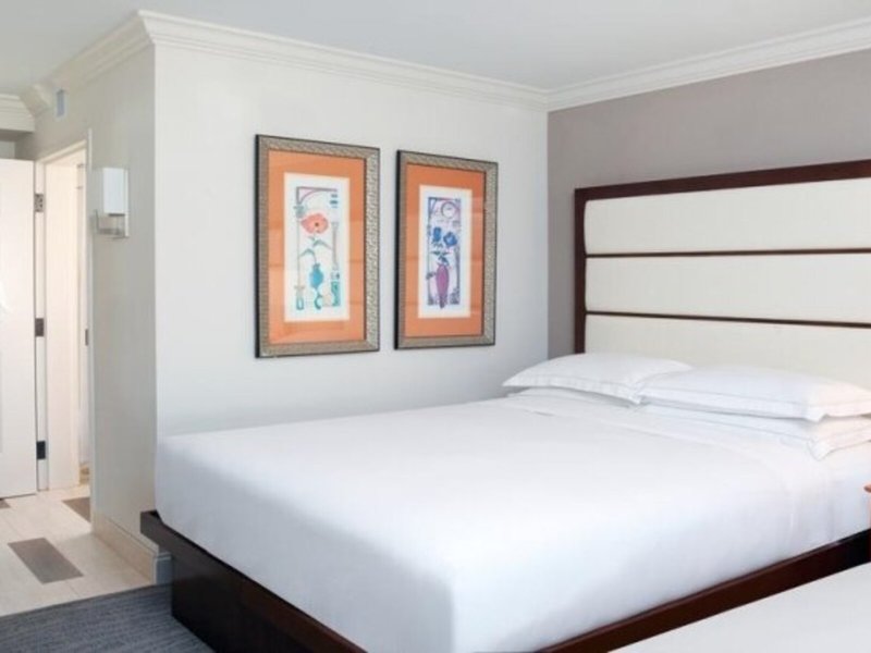 Hilton Naples 28