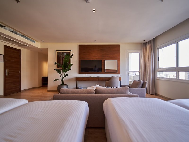 Hotel President 19