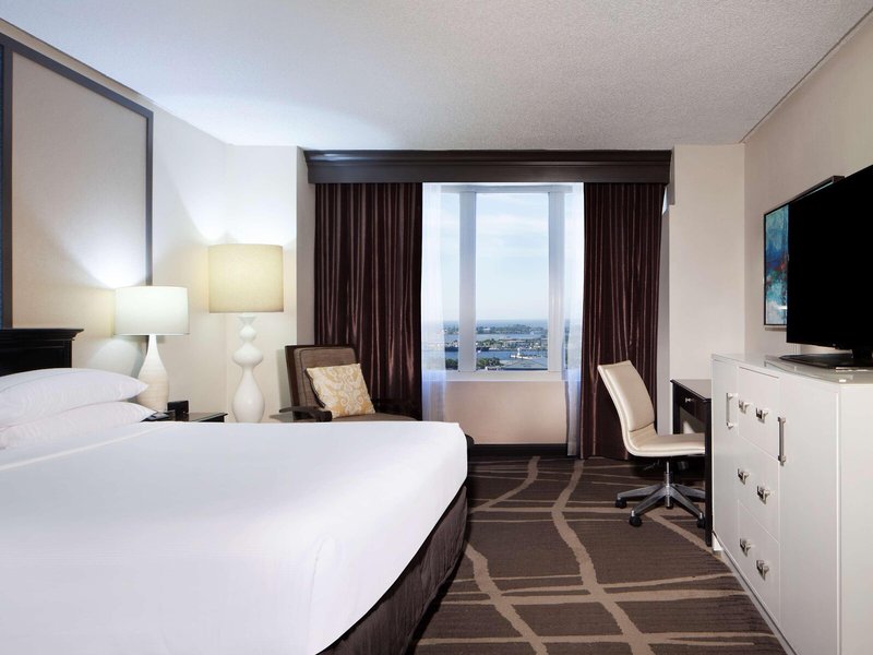 Hilton St.Petersburg Bayfront 33
