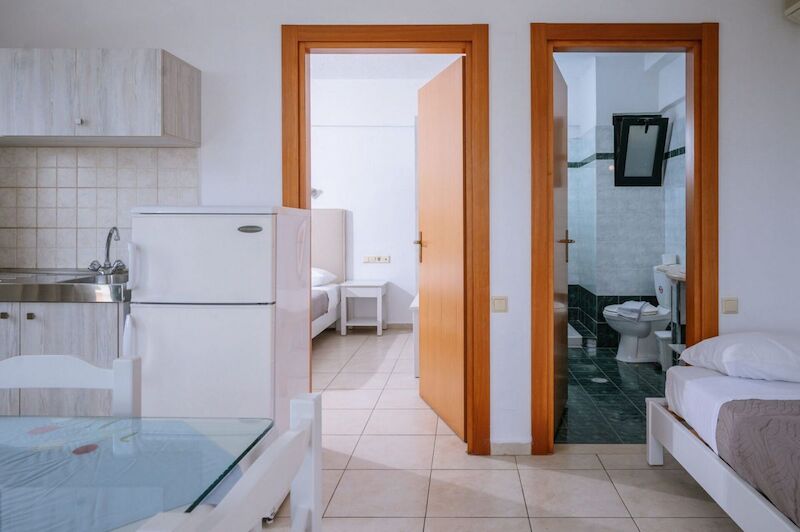 Dionysos Hotel Apartments & Studios 8