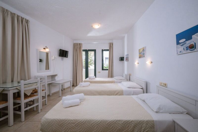 Dionysos Hotel Apartments & Studios 11