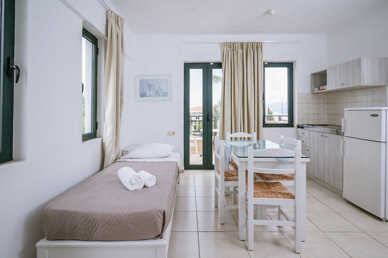Dionysos Hotel Apartments & Studios 8