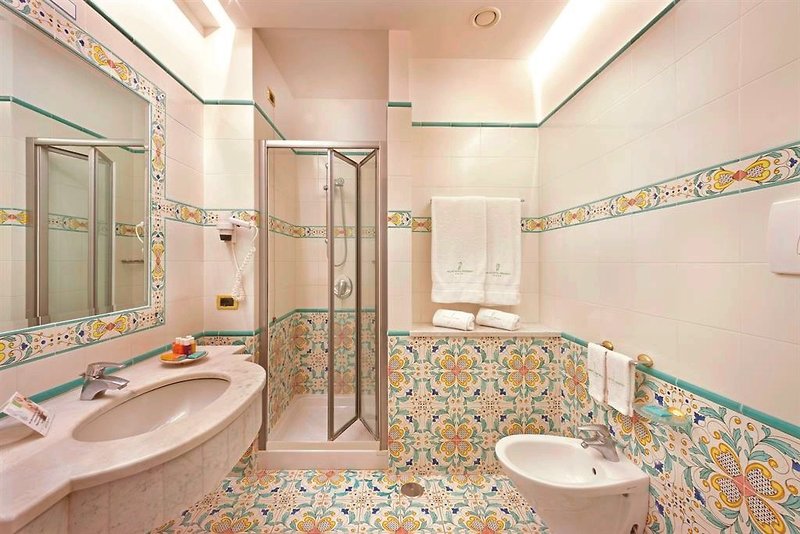 Grand Hotel President 8 - Bathroom Example