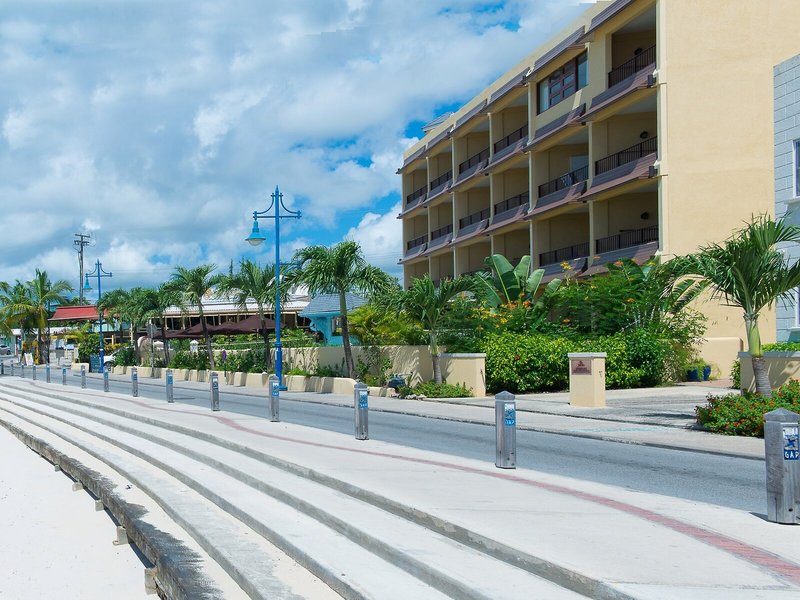 Yellow Bird 5 - Exterior