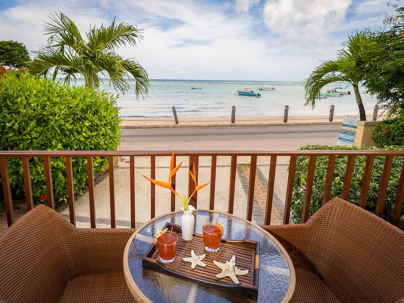 Yellow Bird 37 - Restaurant