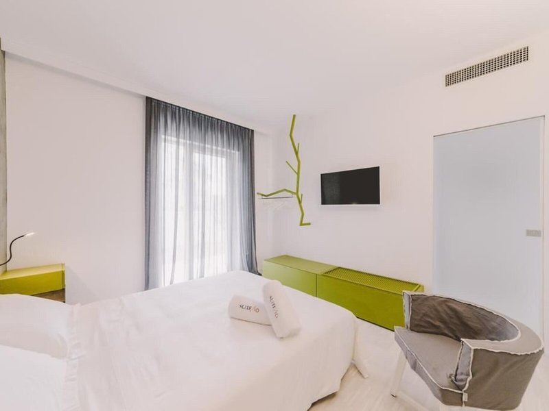 Suite 10 16