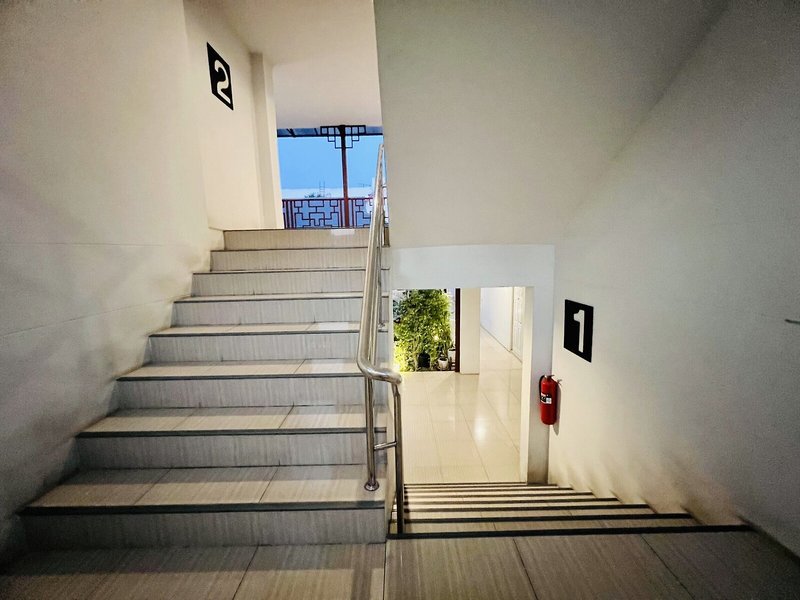 Inn Kham Apartment 8