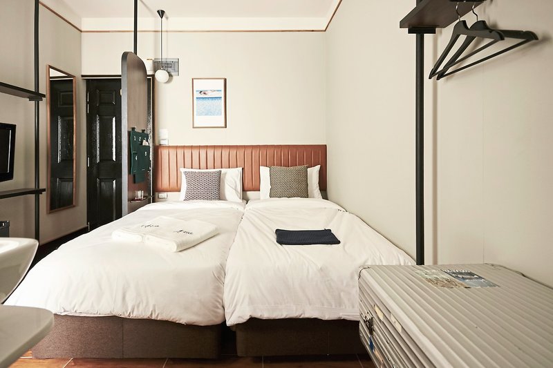 Josh Hotel 4