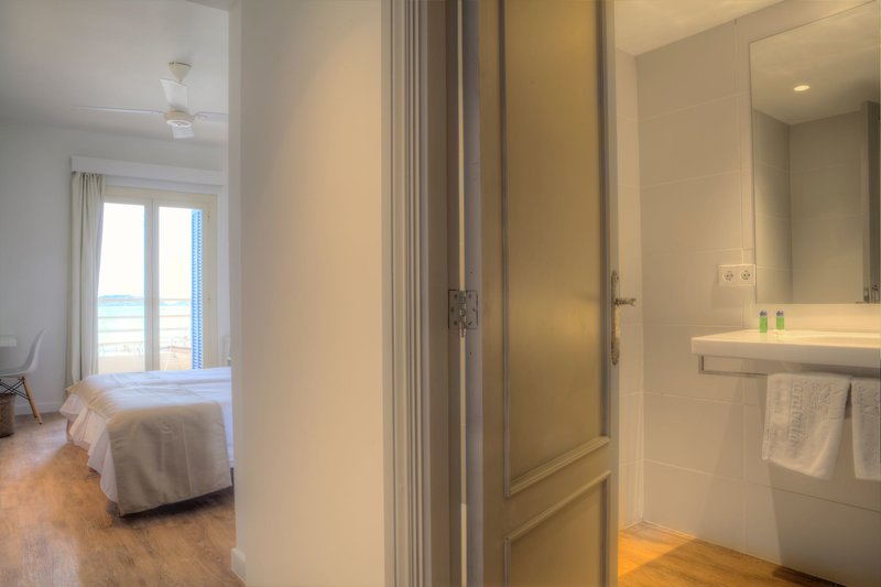 Carabela Hotel 16 - Bathroom Example