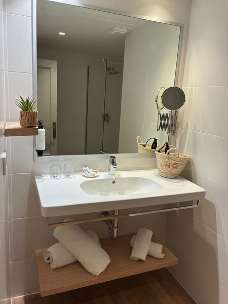 Carabela Hotel 17 - Bathroom Example