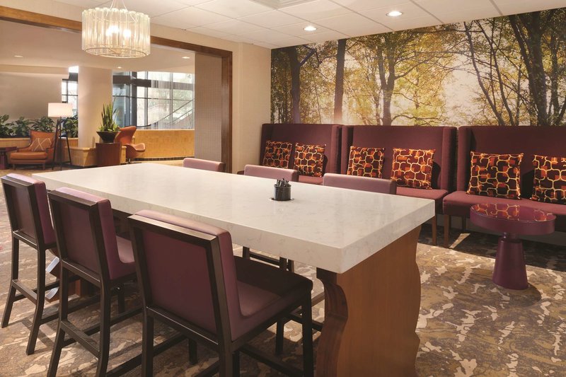 Hilton East Brunswick Hotel & Executive Meeting Center 4 - Bathroom Example