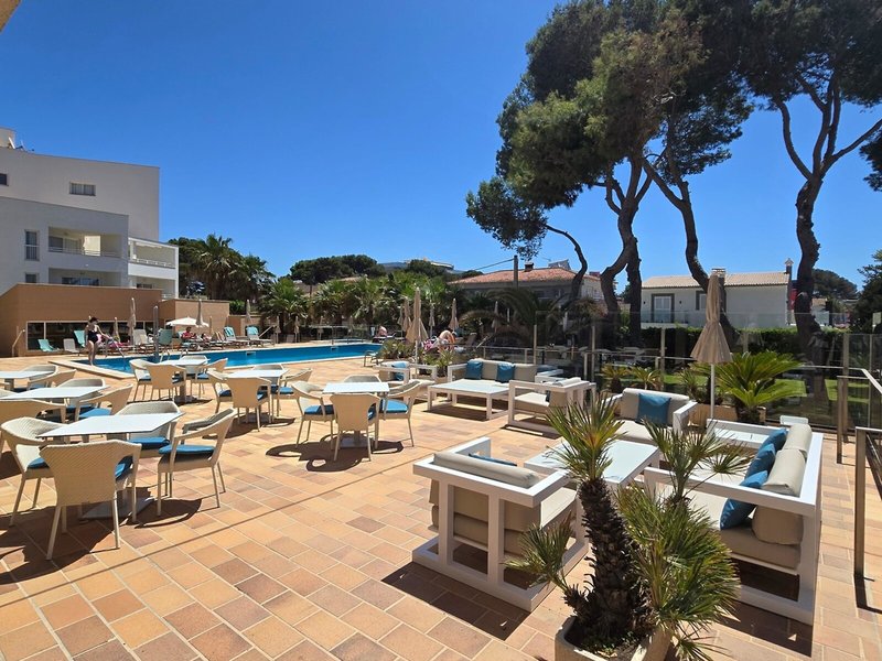 Hotel y Apartamentos Leman 7