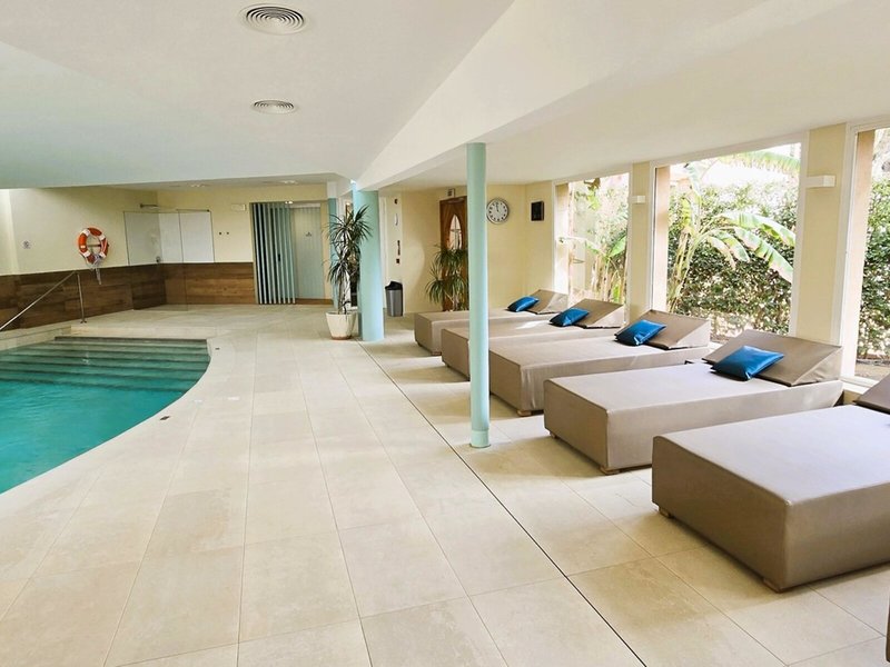 Hotel y Apartamentos Leman 8