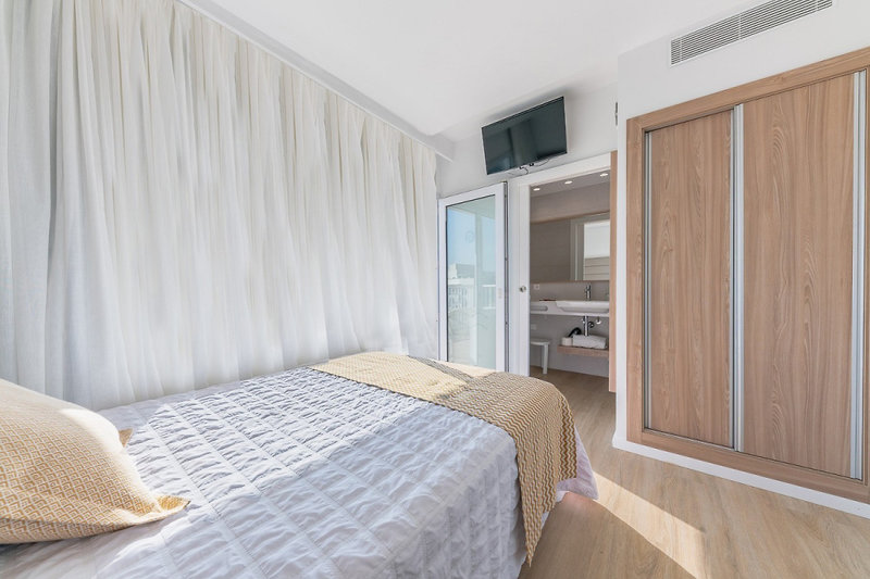 Hotel y Apartamentos Leman 9