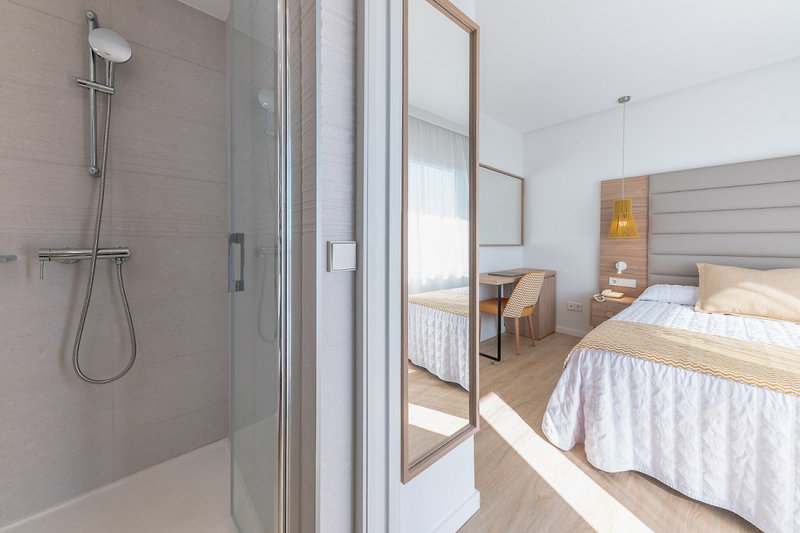 Hotel y Apartamentos Leman 10