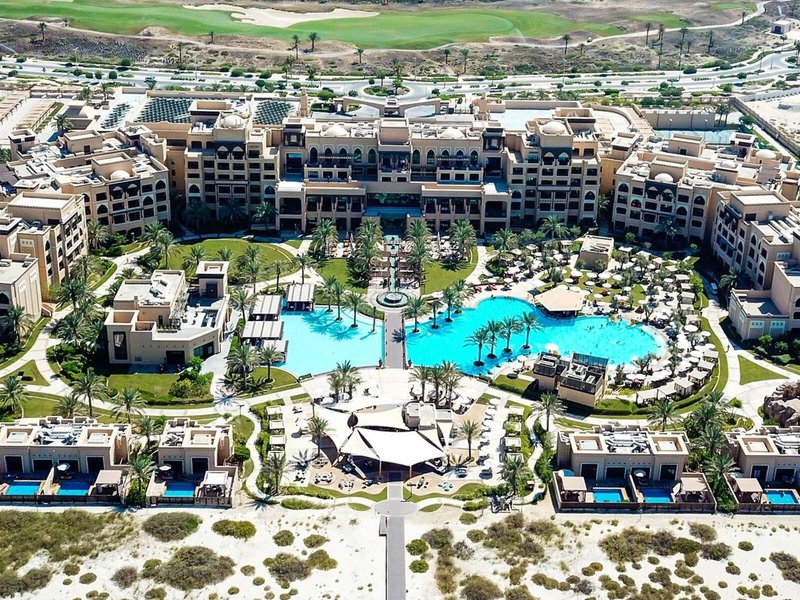 Saadiyat Rotana Resort & Villas 1