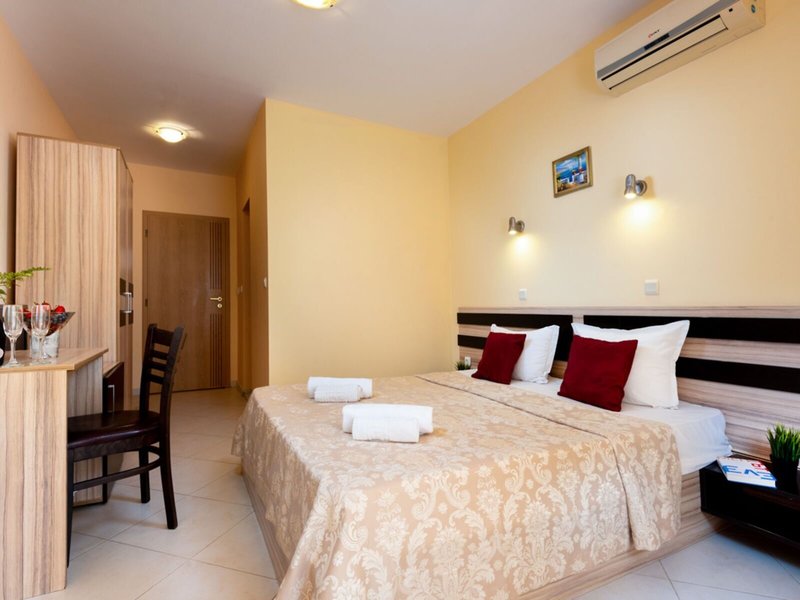 Saint Valentine 13 - Room Example