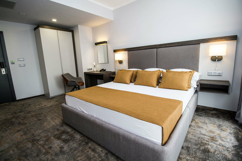 Best Western PLUS Premium Inn & Casino 5
