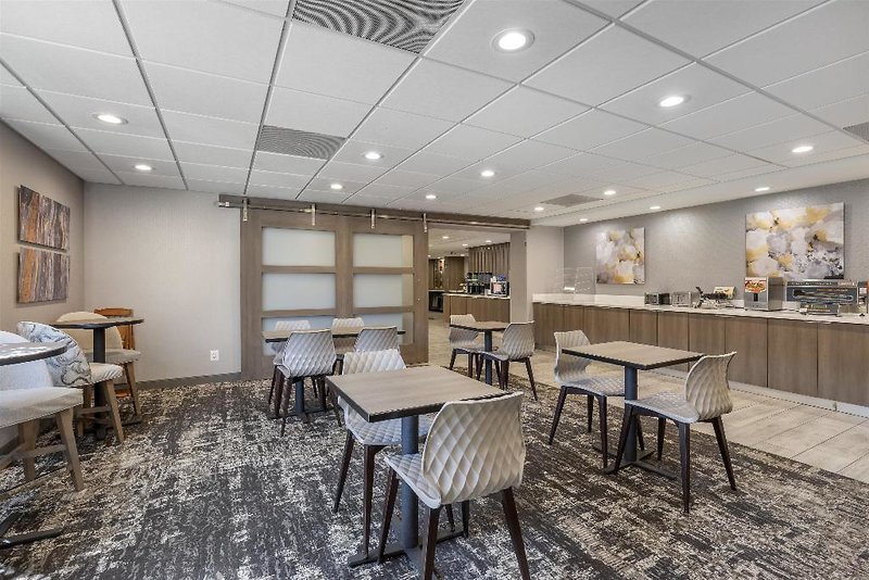 SureStay Plus Hotel by Best Western Chicago Lombard 2