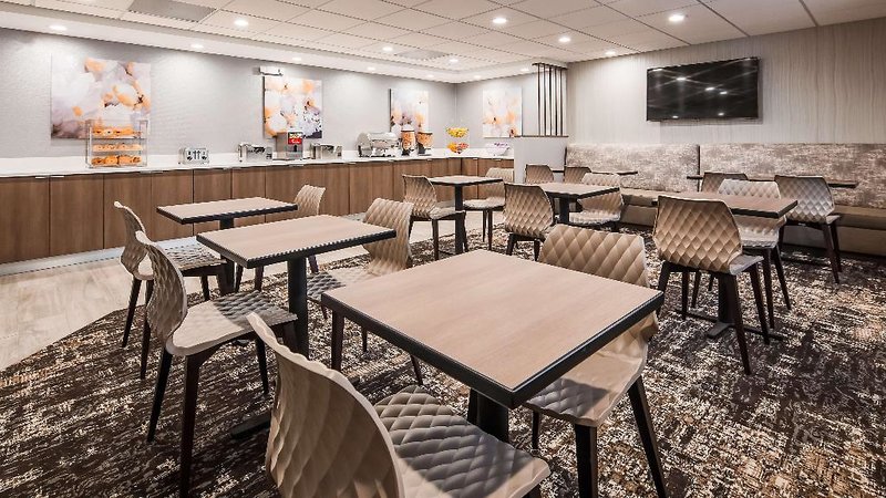 SureStay Plus Hotel by Best Western Chicago Lombard 3
