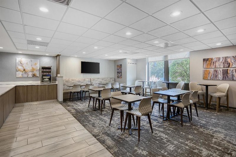 SureStay Plus Hotel by Best Western Chicago Lombard 4