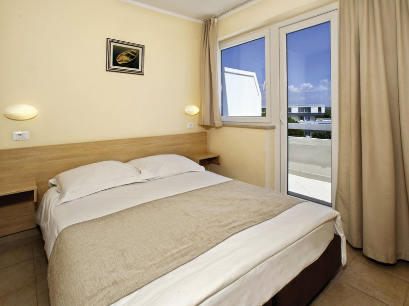 Zelena Resort - Hotel Delfin Plava Laguna 16 - Room Example