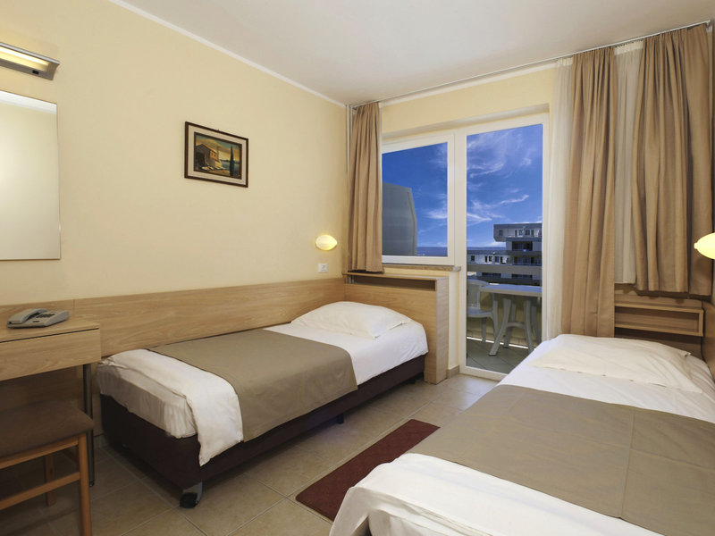 Zelena Resort - Hotel Delfin Plava Laguna 17 - Room Example