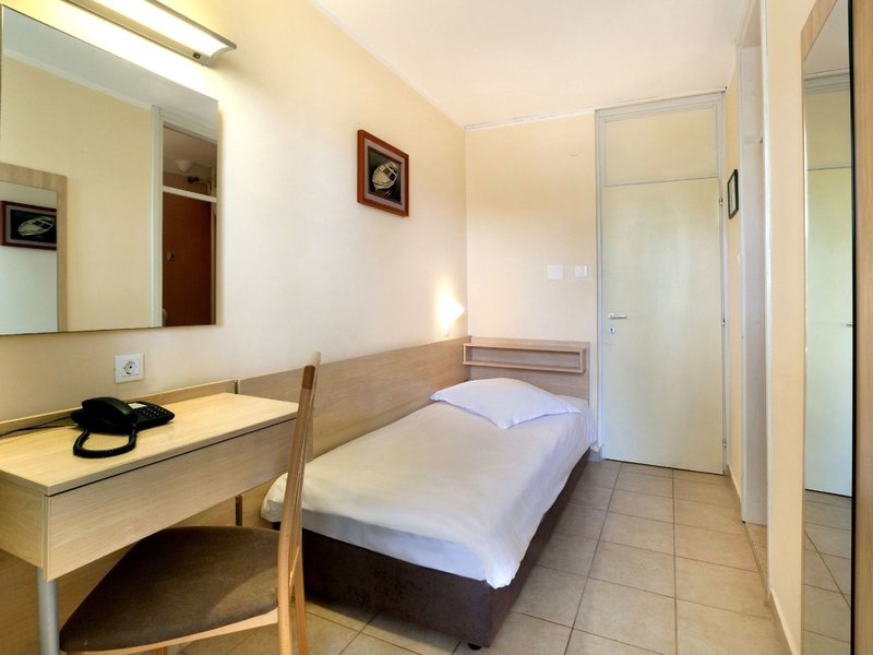 Zelena Resort - Hotel Delfin Plava Laguna 18 - Room Example