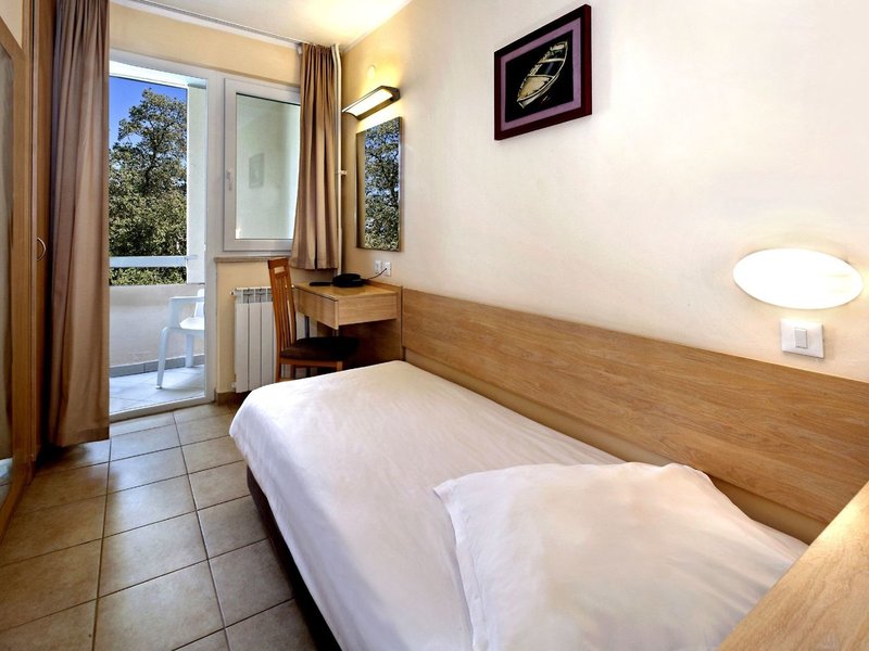 Zelena Resort - Hotel Delfin Plava Laguna 19 - Room Example