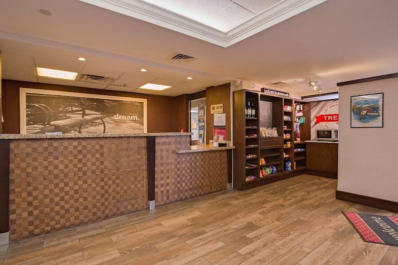 Hampton Inn Portsmouth Central 3