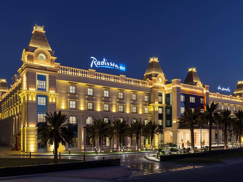 Radisson Blu Hotel Ajman 1
