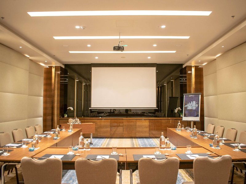 Radisson Blu Hotel Ajman 11