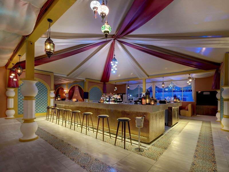 Radisson Blu Hotel Ajman 13