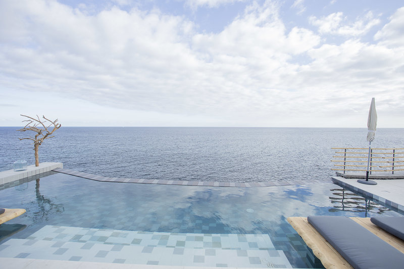 White Exclusive Suites & Villas 2