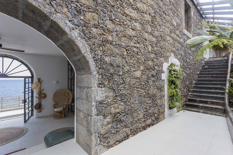 White Exclusive Suites & Villas 4