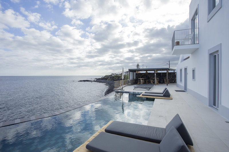 White Exclusive Suites & Villas 3