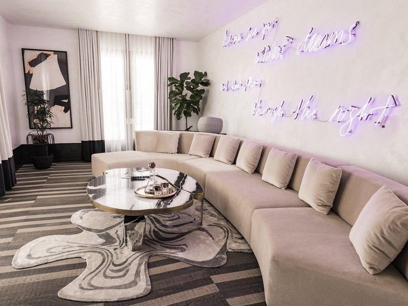 Kimpton La Peer Hotel 14