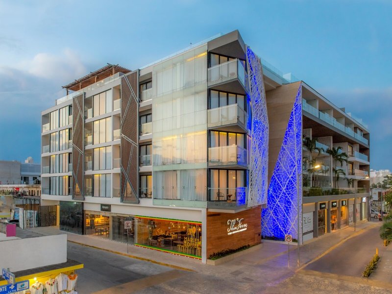 The Fives Downtown Hotel & Residences, Curio Collection by Hilton 2