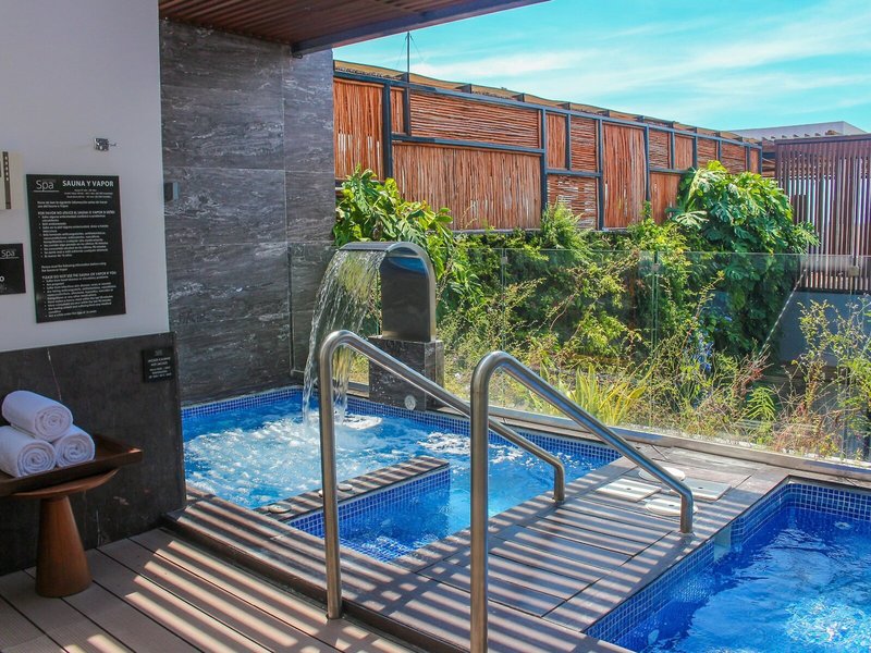 The Fives Downtown Hotel & Residences, Curio Collection by Hilton 12