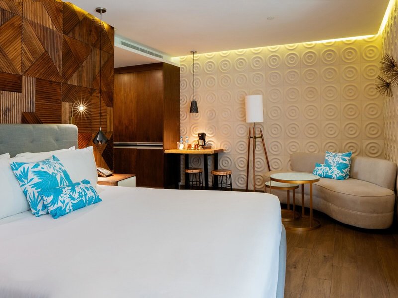 The Fives Downtown Hotel & Residences, Curio Collection by Hilton 14