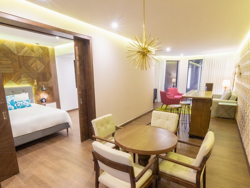 The Fives Downtown Hotel & Residences, Curio Collection by Hilton 16