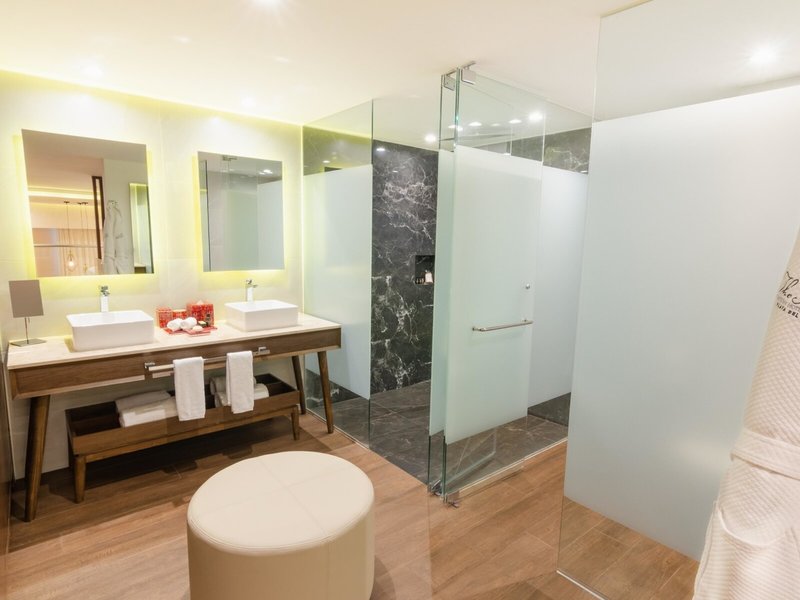 The Fives Downtown Hotel & Residences, Curio Collection by Hilton 17