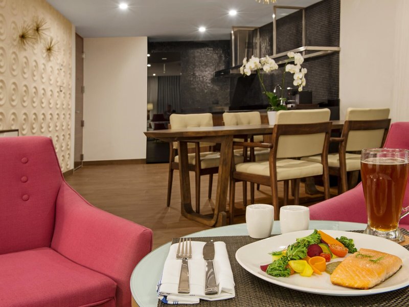 The Fives Downtown Hotel & Residences, Curio Collection by Hilton 19