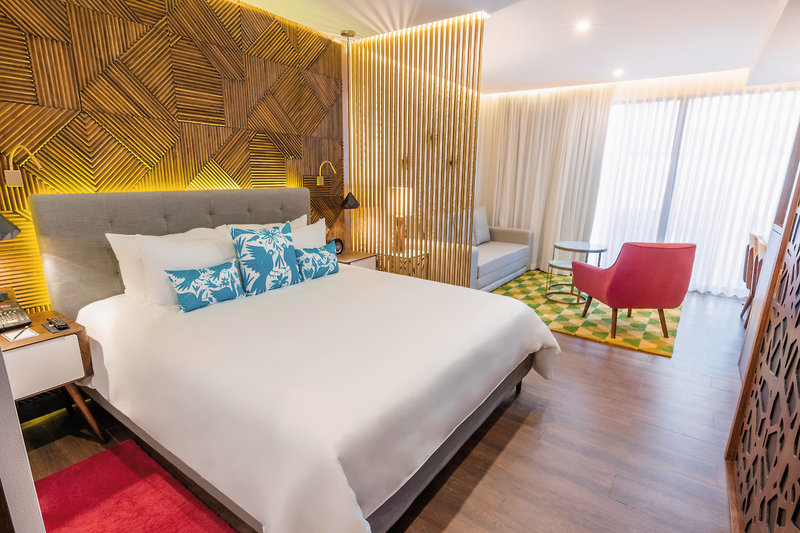 The Fives Downtown Hotel & Residences, Curio Collection by Hilton 4